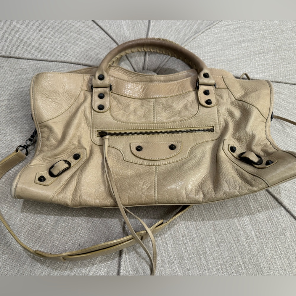 **SOLD** Balenciaga Part-time classic in beige